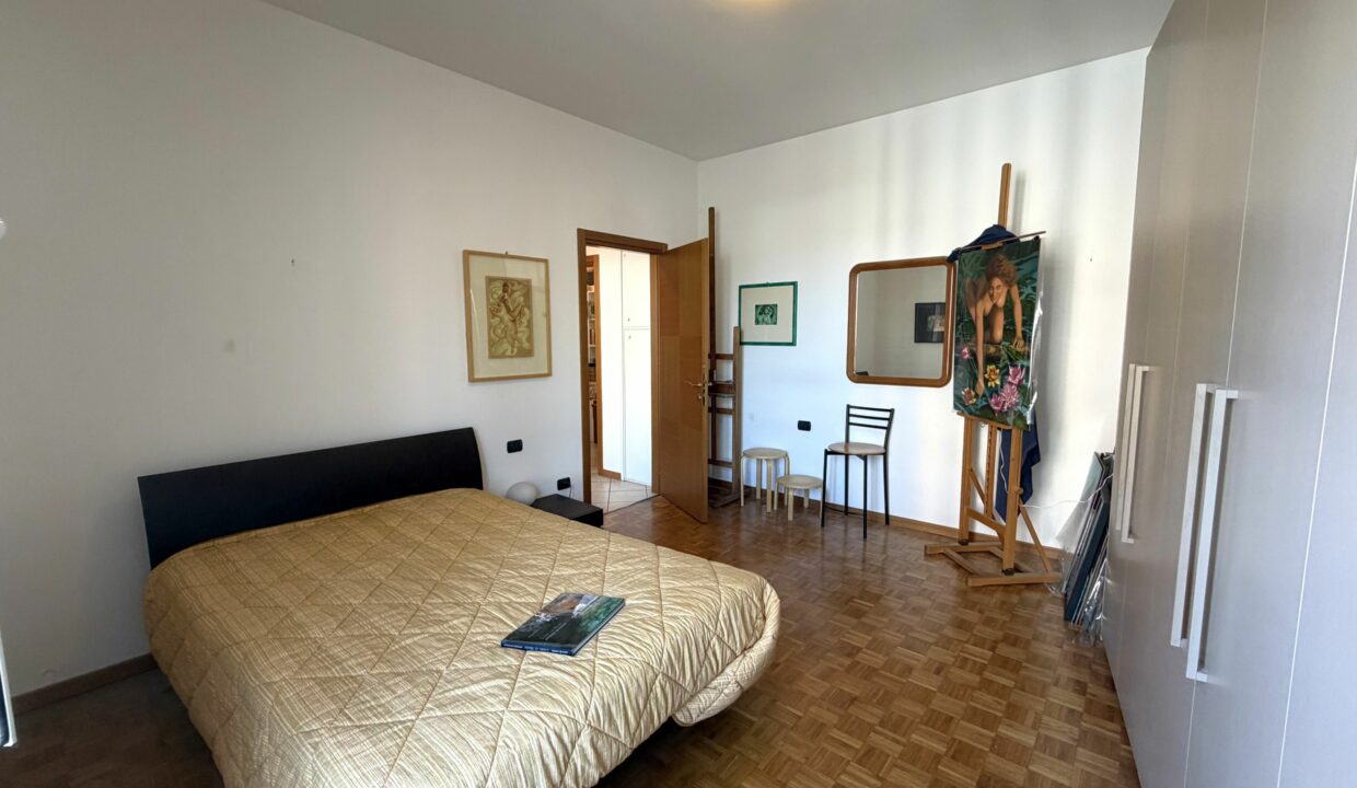 SARONNO CENTRO, AMPIO BILOCALE IN CONDOMINIO RISTRUTTURATO
