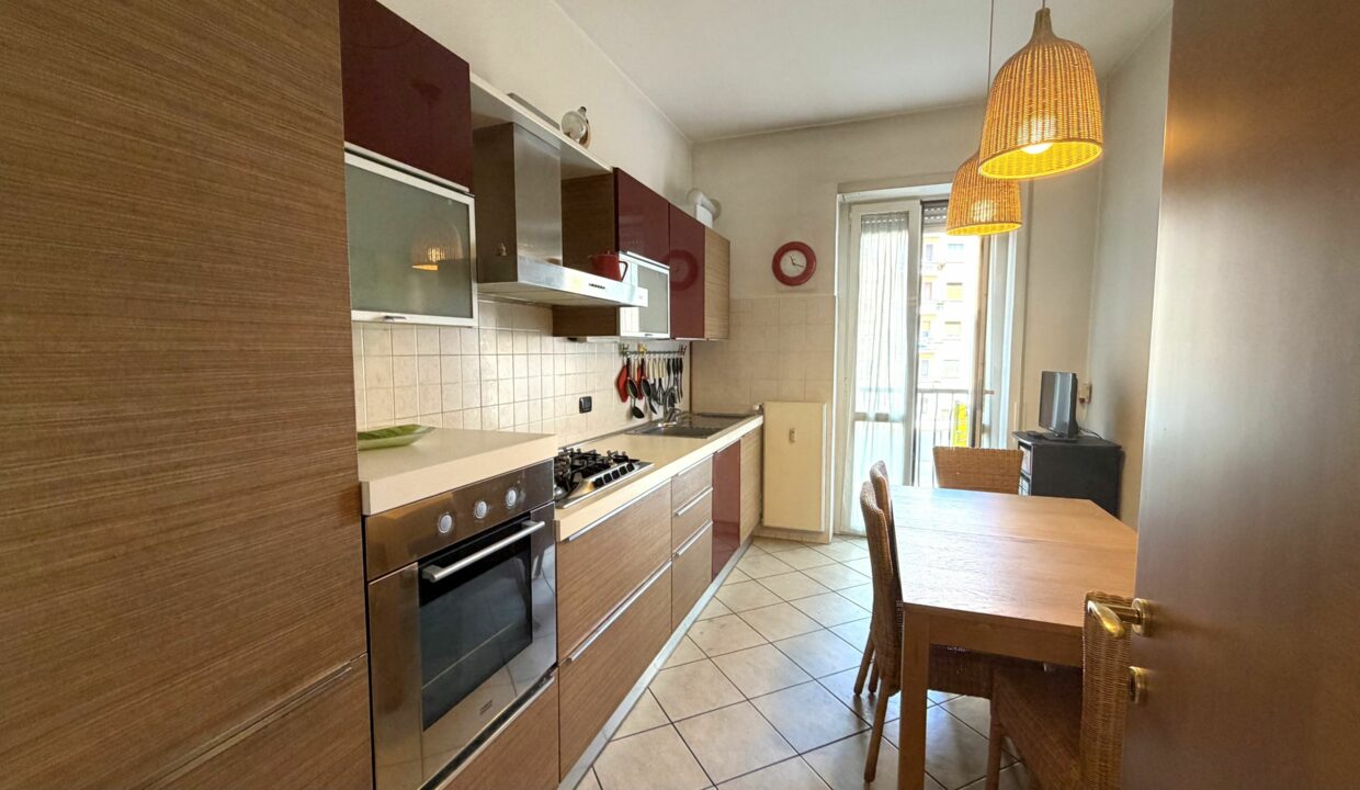 SARONNO CENTRO, AMPIO BILOCALE IN CONDOMINIO RISTRUTTURATO