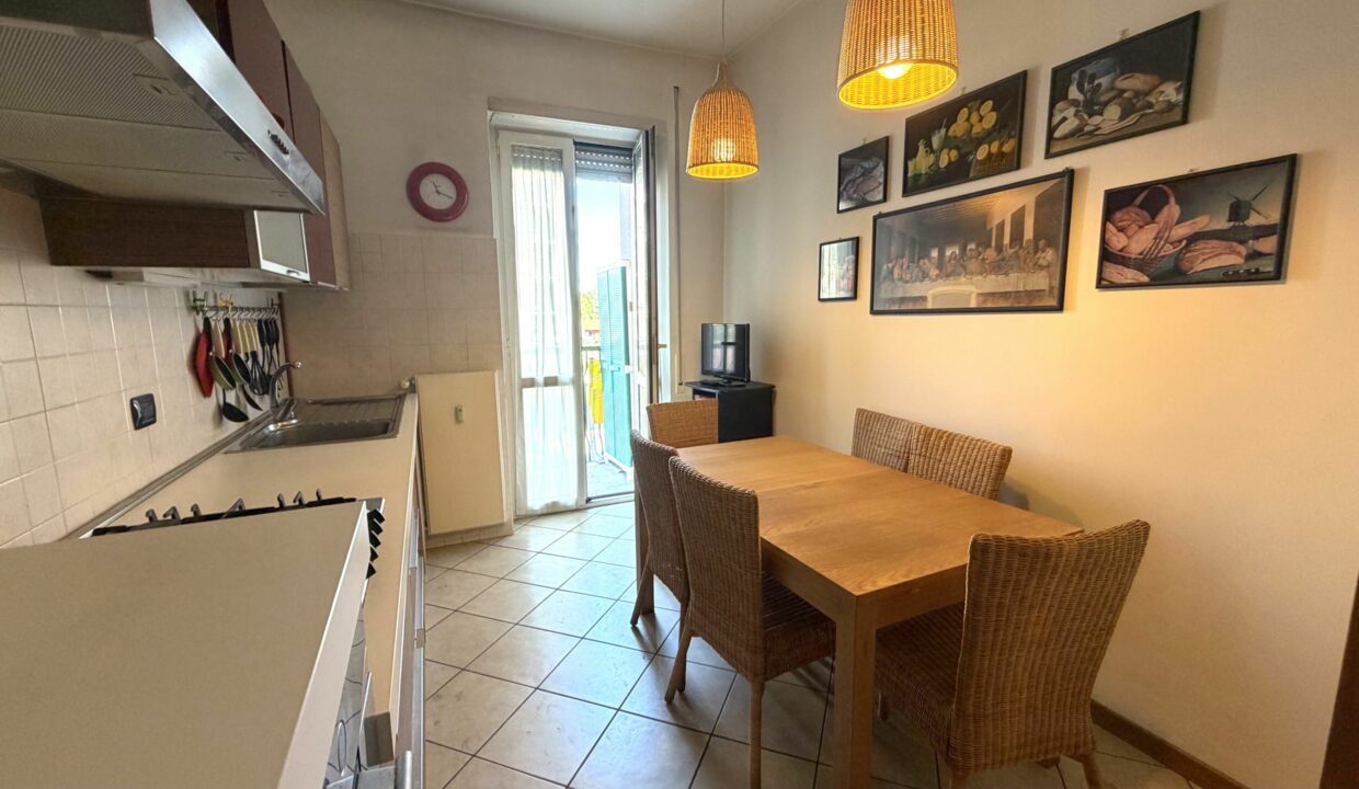 SARONNO CENTRO, AMPIO BILOCALE IN CONDOMINIO RISTRUTTURATO