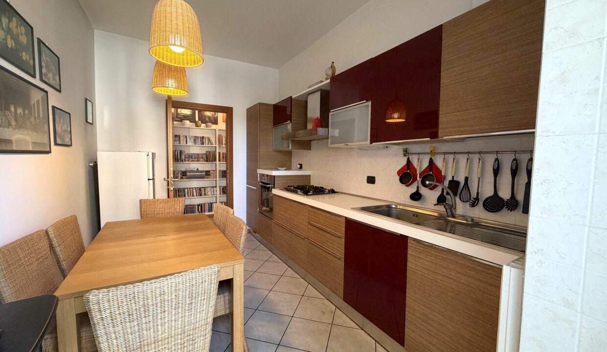 SARONNO CENTRO, AMPIO BILOCALE IN CONDOMINIO RISTRUTTURATO