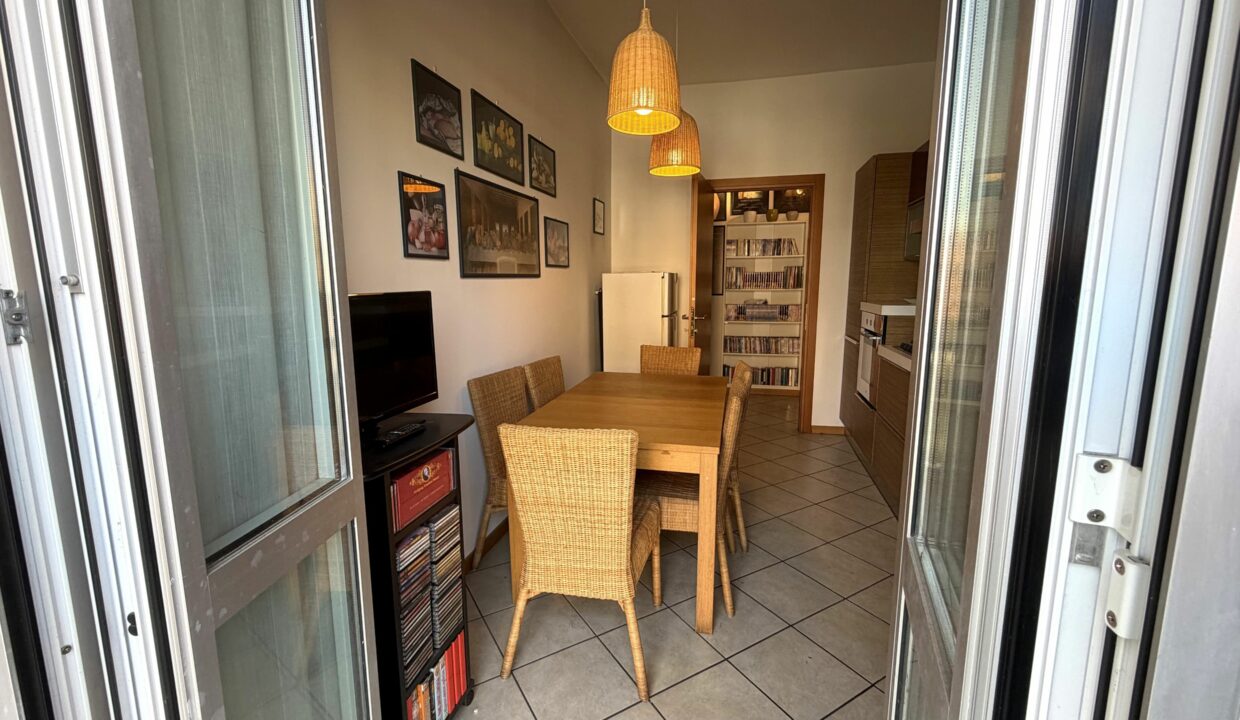 SARONNO CENTRO, AMPIO BILOCALE IN CONDOMINIO RISTRUTTURATO