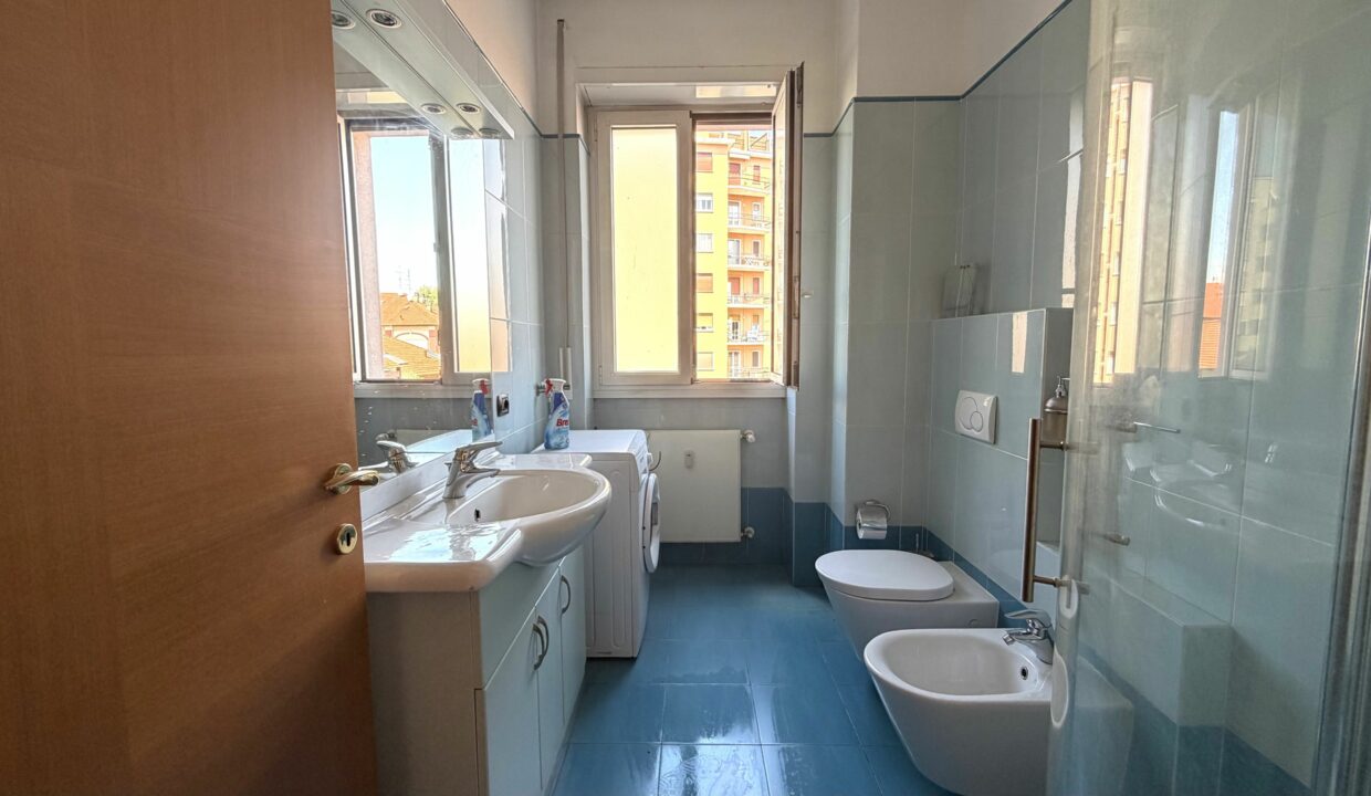 SARONNO CENTRO, AMPIO BILOCALE IN CONDOMINIO RISTRUTTURATO