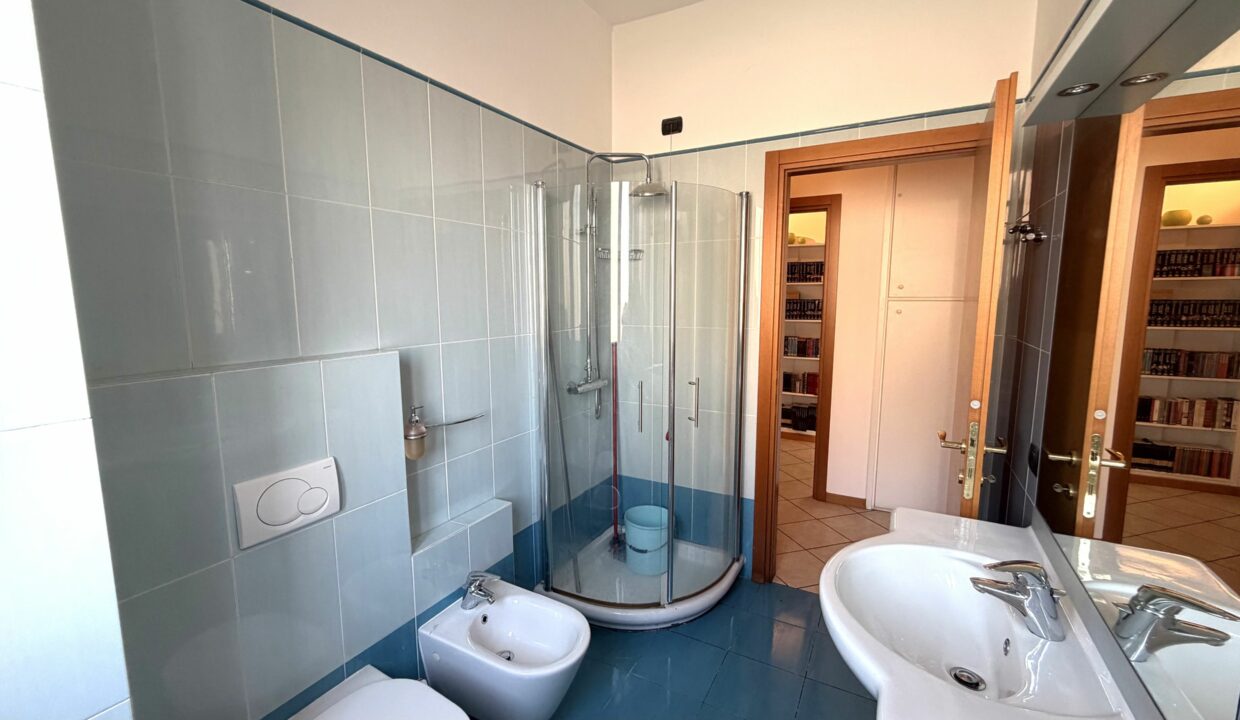 SARONNO CENTRO, AMPIO BILOCALE IN CONDOMINIO RISTRUTTURATO