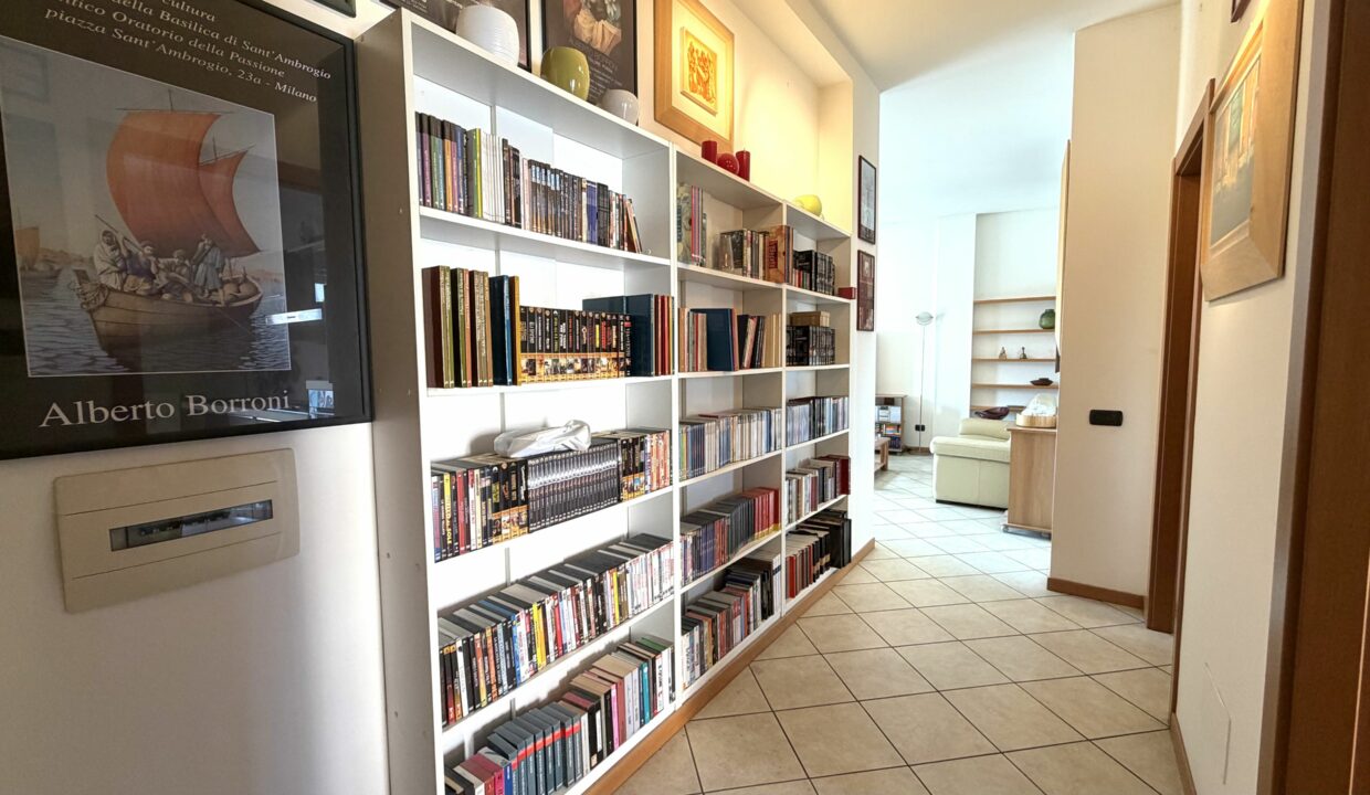 SARONNO CENTRO, AMPIO BILOCALE IN CONDOMINIO RISTRUTTURATO